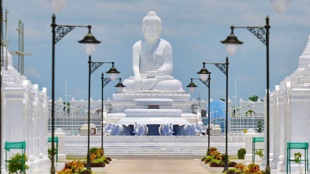 ပြည်သူတွေကိုလှည့်ဖြားဖို့ စစ်ဗိုလ်ချုပ်တွေ ဘုရားတည်တာလို့ လေ့လာသူတွေပြော ပြည်သူတွေကိုလှည့်ဖြားဖို့ စစ်ဗိုလ်ချုပ်တွေ ဘုရားတည်တာလို့ လေ့လာသူတွေပြော