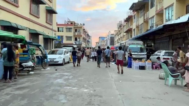 တရုတ်မှာ အလုပ်သွားလုပ်မဲ့ မြန်မာ ငါးထောင်ကျော် မူဆယ်မှာ ပိတ်မိနေ တရုတ်မှာ အလုပ်သွားလုပ်မဲ့ မြန်မာ ငါးထောင်ကျော် မူဆယ်မှာ ပိတ်မိနေ