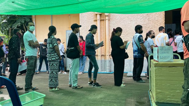 ထိုင်းက မြန်မာရွှေ့ပြောင်းအလုပ်သမားတွေ နေထိုင်ခွင့် စိုးရိမ်နေရ ထိုင်းက မြန်မာရွှေ့ပြောင်းအလုပ်သမားတွေ နေထိုင်ခွင့် စိုးရိမ်နေရ