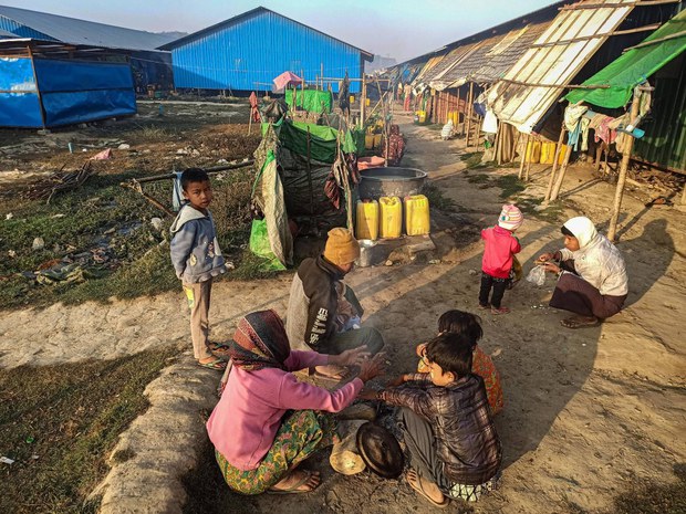 ရခိုင်မှာ အပစ်ရပ် တစ်လပြည့်ပေမယ့် ဒေသခံတွေ ခက်ခဲနေဆဲ ရခိုင်မှာ အပစ်ရပ် တစ်လပြည့်ပေမယ့် ဒေသခံတွေ ခက်ခဲနေဆဲ