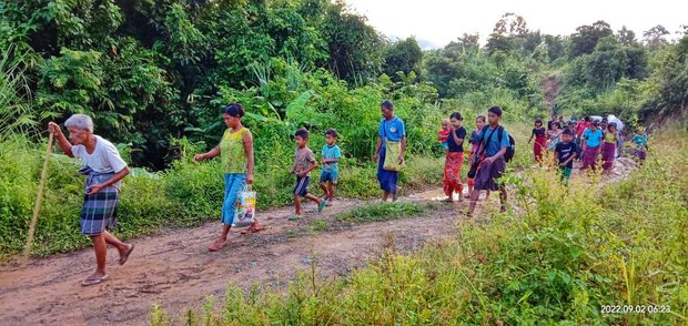 စစ်တပ်ပိတ်ဆို့မှုကြောင့် ချင်းဒေသခံနှစ်သိန်းနီးပါး စားနပ်ရိက္ခာ အခက်ကြုံ စစ်တပ်ပိတ်ဆို့မှုကြောင့် ချင်းဒေသခံနှစ်သိန်းနီးပါး စားနပ်ရိက္ခာ အခက်ကြုံ