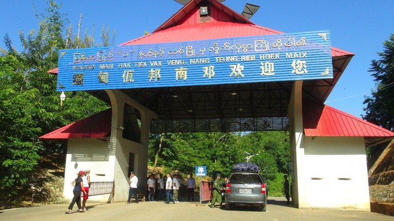 "၀" တပ်ဖွဲ့ ထိန်းချုပ်သည့် နမ့်တစ်မြို့အဝင်ကို ၂၀၁၆ ခုနှစ်၊ စက်တင်ဘာလ ၃၀ ရက်နေ့က တွေ့ရစဉ်။ (Photo : RFA)