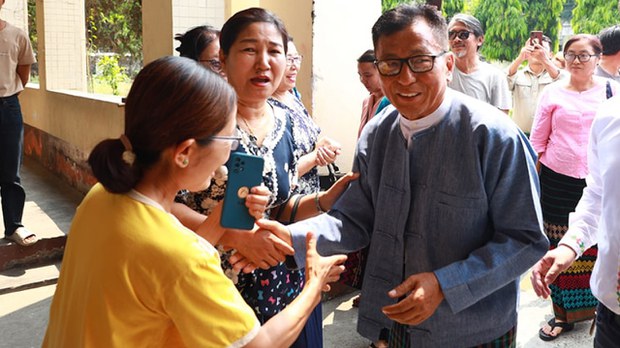 မြစ်ကြီးနားက ခရစ်ယာန်ဘာသာရေးဆရာ သုံးဦးအပါအဝင် ငါးဦးအဖမ်းခံရ မြစ်ကြီးနားက ခရစ်ယာန်ဘာသာရေးဆရာ သုံးဦးအပါအဝင် ငါးဦးအဖမ်းခံရ
