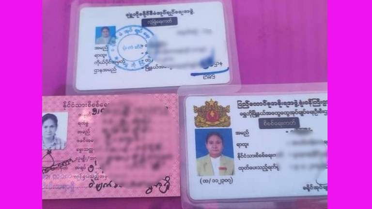 ရွှေဘိုမြို့၊ မြို့နယ်အထွေထွေအုပ်ချုပ်ရေးမှူးရုံး အငယ်တန်းစာရေး ဒေါ်မြမြငြိမ်းအား တွေ့ရစဉ်။ (ဓာတ်ပုံ - ရွှေဘိုအားမာန်မြို့ပြပျောက်ကျားအဖွဲ့)