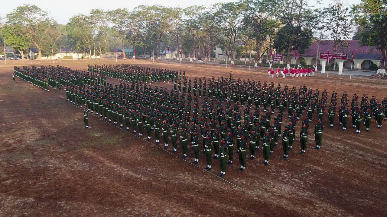 ပြည်သူ့စစ်မှုထမ်းအမှတ်စဥ် (၇) သင်တန်းဆင်းပွဲကို ရန်ကုန်တိုင်းစစ်ဌာနချုပ်တွင်  ၂၀၂၅ ခုနှစ်၊ ဇန်နဝါရီလ ၃၀ ရက်နေ့ ကျင်းပစဉ်။ (Photo: Telegram/ ပြည်သူ့စစ်မှုထမ်းများ စုစည်းရာ)
