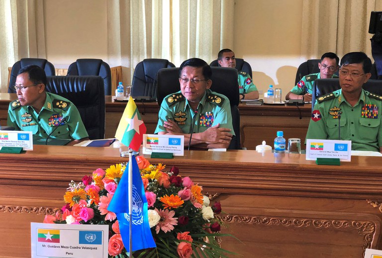 ၂ဝ၁၈ ခုနှစ် ဧပြီလ ၃ဝ ရက်နေ့က နေပြည်တော်တွင် ကျင်းပသည့် ကုလသမဂ္ဂလုံခြုံရေးကောင်စီအဖွဲ့ဝင်များနှင့် တွေ့ဆုံပွဲသို့ တက်ရောက်လာသော ဗိုလ်ချုပ်မှူးကြီး မင်းအောင်လှိုင် (လယ်)၊ ဒုတိယ ဗိုလ်ချုပ်မှူးကြီး စိုးဝင်း (ဝဲ) နှင့် ဗိုလ်ချုပ်ကြီး မြထွန်းဦး (ယာ)။ (Photo: Reuters)