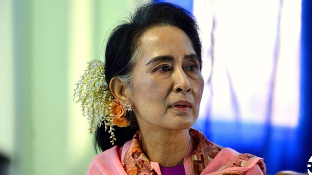 ဒေါ်အောင်ဆန်းစုကြည်မွေးနေ့ ပန်းပန်ပြီး သီချင်းဆိုကြဖို့ တက်ကြွသူတွေနှိုးဆော်