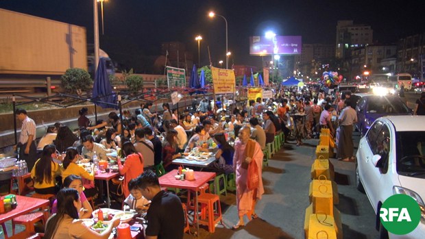 night-market-622.jpg night-market-622.jpg