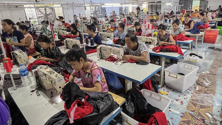 workers-shwepyitha.jpg workers-shwepyitha.jpg
