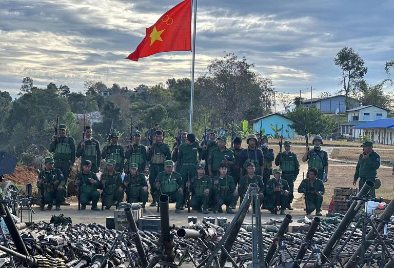 ရှမ်းပြည်နယ်၊ ကိုးကန့်ဒေသ ကုန်းကြမ်းမြို့ရှိ စစ်ကောင်စီတပ်စခန်းကို မြောက်ပိုင်းမဟာမိတ်ညီနောင်အဖွဲ့က သိမ်းယူပြီးနောက်၂၀၂၃ ခုနှစ် ဒီဇင်ဘာလ ၁ ရက်နေ့က ထုတ်ပြန်ထားသည့် ပုံအား တွေ့ရစဉ်။ (Photo: The Kokang)
