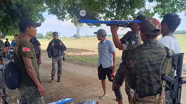 မြောင်မြို့နယ် ပြည်သူ့ကာကွယ်ရေးနှင့် လုံခြုံရေးတပ်ဖွဲ့ (CDSOM) ဒရုန်းအဖွဲ့အား ၂၀၂၃ ခုနှစ် စက်တင်ဘာလ ၁၄ ရက်နေ့က တွေ့ရစဉ်။ (Photo: Ko Nway Oo-Myaung)