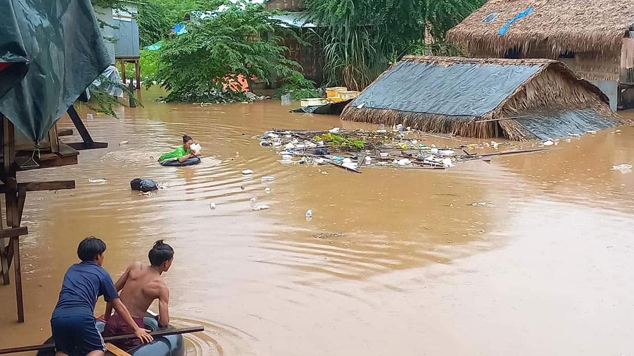မွန်ပြည်နယ်၊ ဘီးလင်းမြို့နယ်တွင် ရေကြီးရေလျှံမှုဖြစ်ပေါ်နေသည်ကို ၂၀၂၃ ခုနှစ်၊ သြဂုတ်လ ၆ ရက်နေ့က တွေ့ရစဉ်။ (Photo: Citizen Journalist)