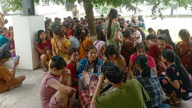 တရုတ်နိုင်ငံသားပိုင်စက်ရုံမှာ အလုပ်သမားနှစ်ရာကျော် ဆက်လက်ဆန္ဒပြ တရုတ်နိုင်ငံသားပိုင်စက်ရုံမှာ အလုပ်သမားနှစ်ရာကျော် ဆက်လက်ဆန္ဒပြ