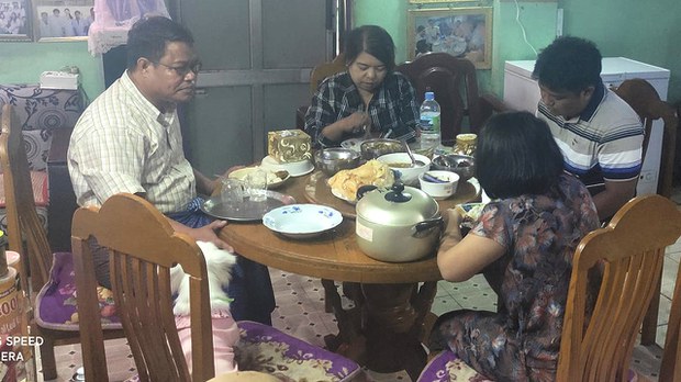 hlyan-phyo-aung-family.jpg hlyan-phyo-aung-family.jpg