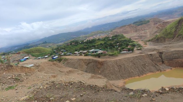 ဖားကန့်မြို့နယ်၊ စပျစ်ခူးရွာ ရွှေ့ပြောင်းဖို့ ဖိအားပေးခံရ