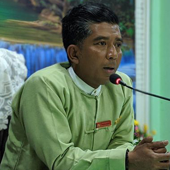 မောင်တောခရိုင်အုပ်ချုပ်ရေးမှူး ဦးစိုးအောင်ကို တွေ့ရစဉ်