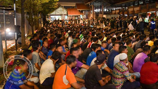 အထောက်အထားမဲ့မြန်မာတွေကို မလေးရှားကပြန်ပို့နေတဲ့အတွက် စစ်မှုထမ်းရမှာစိုးရိမ်နေ အထောက်အထားမဲ့မြန်မာတွေကို မလေးရှားကပြန်ပို့နေတဲ့အတွက် စစ်မှုထမ်းရမှာစိုးရိမ်နေ
