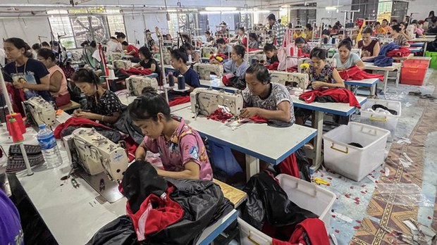 အနိမ့်ဆုံး တစ်ရက်လုပ်ခ ကျပ်တစ်သောင်း ဝန်းကျင်တိုးဖို့ တောင်းဆို အနိမ့်ဆုံး တစ်ရက်လုပ်ခ ကျပ်တစ်သောင်း ဝန်းကျင်တိုးဖို့ တောင်းဆို