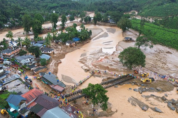 အိန္ဒိယမြေပြိုမှုမှာ လူရာနဲ့ချီ သေဆုံး၊ မြန်မာတွေ ဘေးကင်း အိန္ဒိယမြေပြိုမှုမှာ လူရာနဲ့ချီ သေဆုံး၊ မြန်မာတွေ ဘေးကင်း