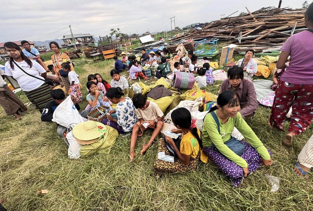 အင်းလေးက ငလျင်ဘေးဒုက္ခသည်တွေ အကူအညီလိုအပ်နေ အင်းလေးက ငလျင်ဘေးဒုက္ခသည်တွေ အကူအညီလိုအပ်နေ