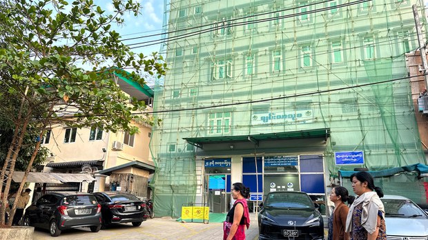CDM ဝန်ထမ်းတွေမခန့်ဖို့ ပုဂ္ဂလိကဆေးရုံတွေကို စစ်ကောင်စီ ဖိအားပေး CDM ဝန်ထမ်းတွေမခန့်ဖို့ ပုဂ္ဂလိကဆေးရုံတွေကို စစ်ကောင်စီ ဖိအားပေး