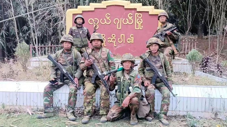 ကချင်လွတ်မြောက်ရေးတပ်မတော် (KIA) တပ်ဖွဲ့ဝင်အချို့ကို ၂၀၂၄ ခုနှစ်၊ မတ်လ ၂၉ ရက်နေ့က တွေ့ရစဉ်။ (Photo: Twitter/ FreeKachin)