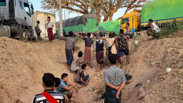 ကော့ကရိတ်မြို့ခံတွေကို လူသားဒိုင်းလုပ်ဖို့ နေရပ်ပြန်ခိုင်းနေကြောင်း ပူးပေါင်းတပ်တွေစွပ်စွဲ ကော့ကရိတ်မြို့ခံတွေကို လူသားဒိုင်းလုပ်ဖို့ နေရပ်ပြန်ခိုင်းနေကြောင်း ပူးပေါင်းတပ်တွေစွပ်စွဲ