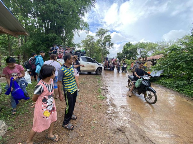 မယ်စဲ့တိုက်ပွဲအပြီး ၃၀၀၀ ကျော်ထွက်ပြေး၊ စစ်ကောင်စီတပ်သား ခုနစ်ဦး ထိုင်းနိုင်ငံထဲ ခိုလှုံ မယ်စဲ့တိုက်ပွဲအပြီး ၃၀၀၀ ကျော်ထွက်ပြေး၊ စစ်ကောင်စီတပ်သား ခုနစ်ဦး ထိုင်းနိုင်ငံထဲ ခိုလှုံ