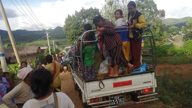 ကယားနဲ့ ကရင်ပြည်နယ်ထဲမှာ တိုက်ပွဲတွေဆက်ဖြစ်နေ၊ ဒေသခံ ငါးထောင်ခန့် ထွက်ပြေးနေရ ကယားနဲ့ ကရင်ပြည်နယ်ထဲမှာ တိုက်ပွဲတွေဆက်ဖြစ်နေ၊ ဒေသခံ ငါးထောင်ခန့် ထွက်ပြေးနေရ