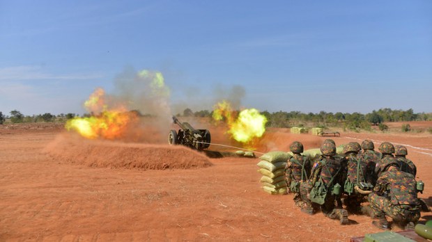 ကျောက်ထုအမြောက်တပ်ကာကွယ်ရေးကြောင့် အရပ်သားတွေ သေဆုံး ဒဏ်ရာရနေ ကျောက်ထုအမြောက်တပ်ကာကွယ်ရေးကြောင့် အရပ်သားတွေ သေဆုံး ဒဏ်ရာရနေ