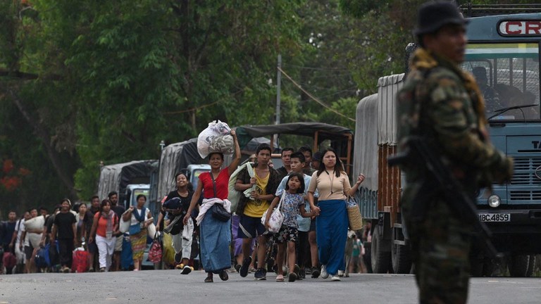 အိန္ဒိယနိုင်ငံ၊ မဏိပူရ်ပြည်နယ်သို့ ထွက်ပြေးတိမ်းရှောင်လာကြသည့် မြန်မာဒုက္ခသည်များအား ၂ဝ၂၃ ခုနှစ် မေလ ၅ ရက်နေ့က တွေ့ရစဉ်။ (Photo: AFP)