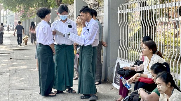 တိုက်ပွဲတွေကြောင့် ကျောင်းသား ၁၈,၀၀၀ ခန့် စာမေးပွဲဖြေဆိုဖို့ ပျက်ကွက်နေ တိုက်ပွဲတွေကြောင့် ကျောင်းသား ၁၈,၀၀၀ ခန့် စာမေးပွဲဖြေဆိုဖို့ ပျက်ကွက်နေ