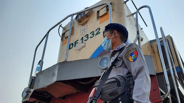 ရွာတွေကိုထိုးစစ်ဆင်ပြီး ပြုပြင်နေတဲ့ မန္တလေး - မြစ်ကြီးနား ရထားလမ်း ရွာတွေကိုထိုးစစ်ဆင်ပြီး ပြုပြင်နေတဲ့ မန္တလေး - မြစ်ကြီးနား ရထားလမ်း