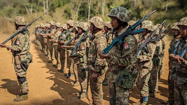 စစ်ရေးအရှိန်မြင့်လာမှာကို ပြည်သူတွေဘယ်လိုရှုမြင်သလဲ စစ်ရေးအရှိန်မြင့်လာမှာကို ပြည်သူတွေဘယ်လိုရှုမြင်သလဲ