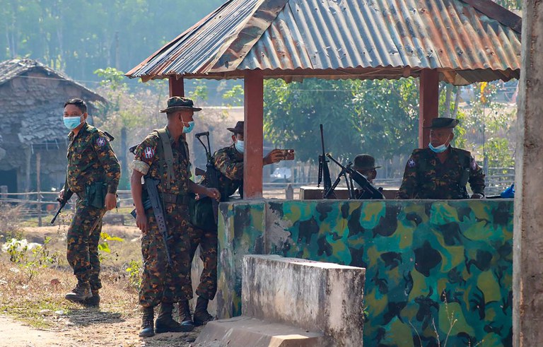 soldiers.jpg soldiers.jpg
