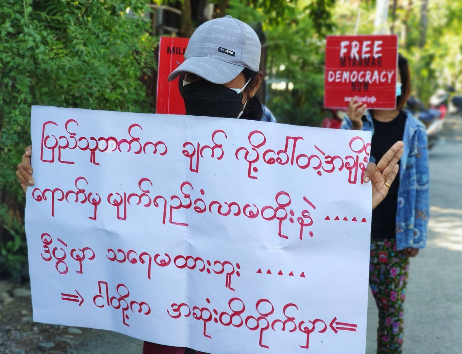 (ကလေးမြို့မှာ နိုဝင်ဘာ ၁၈ ရက်နေ့က စစ်အာဏာရှင်ဆန့်ကျင်ရေး ဆန္ဒပြစဉ်) Photo: CJ