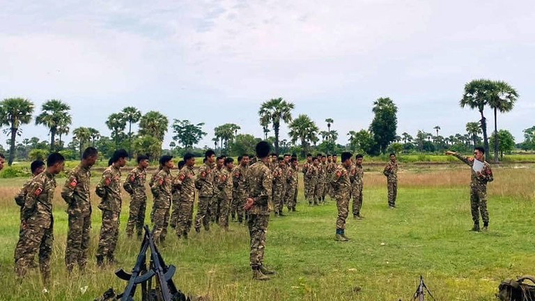 ပြည်သူ့ကာကွယ်ရေးတပ်မတော် (PDF) ရွှေဘိုခရိုင် အမှတ် (၁၄) တပ်ဖွဲ့ဝင်များအား တွေ့ရစဉ်။(Photo : Ministry of Defence - NUG)