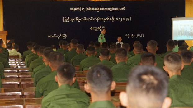 စစ်မှုထမ်းသင်တန်းက အသက်စွန့် ထွက်ပြေးသူတချို့ရှိနေ စစ်မှုထမ်းသင်တန်းက အသက်စွန့် ထွက်ပြေးသူတချို့ရှိနေ