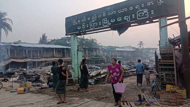 မင်းပြားမြို့မဈေး မီးလောင်ခဲ့တာကြောင့် ဆိုင်ခန်း ၁၀၀ ကျော် ပျက်စီး