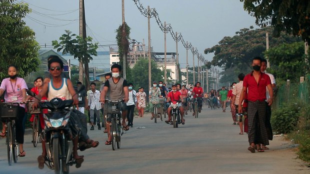 အနိမ့်ဆုံးလုပ်ခတိုးပေမဲ့ မလုံလောက်ကြောင်း အလုပ်သမားတွေပြော အနိမ့်ဆုံးလုပ်ခတိုးပေမဲ့ မလုံလောက်ကြောင်း အလုပ်သမားတွေပြော