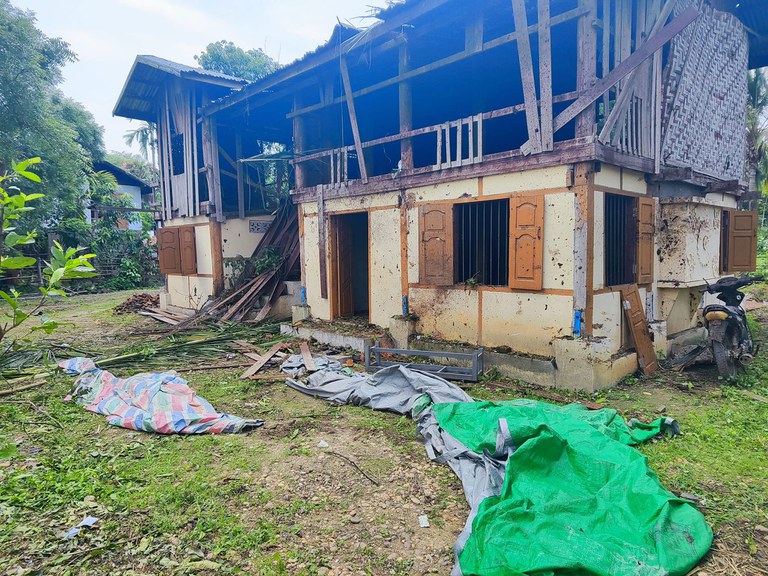စစ်ကိုင်းတိုင်း၊ မင်းကင်းမြို့နယ်၊ မတောရွာကို လေကြောင်းဖြင့် ဗုံးကြဲတိုက်ခိုက်အပြီး ၂၀၂၄ ခုနှစ်၊ ဇွန်လ ၄ ရက်နေ့က တွေ့ရစဉ်။ (Photo: Student's Revolutionary Force)