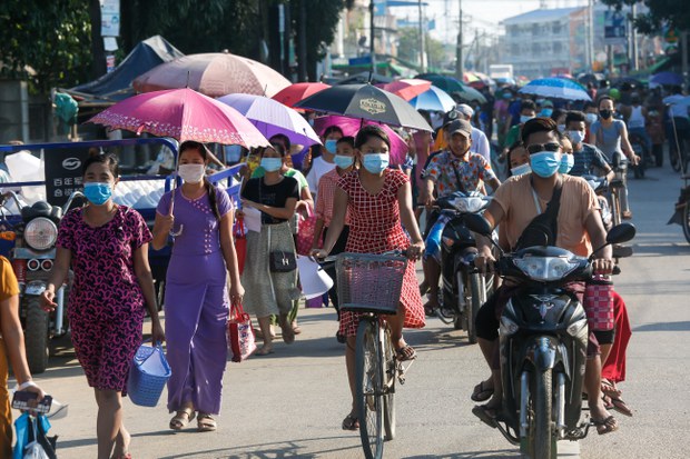 ရန်ကုန်မှာ အလုပ်လုပ်နေတဲ့ စစ်ကိုင်းနဲ့ မကွေးက အလုပ်သမား ၁၀၀ ကျော် အလုပ်ထုတ်ခံရ