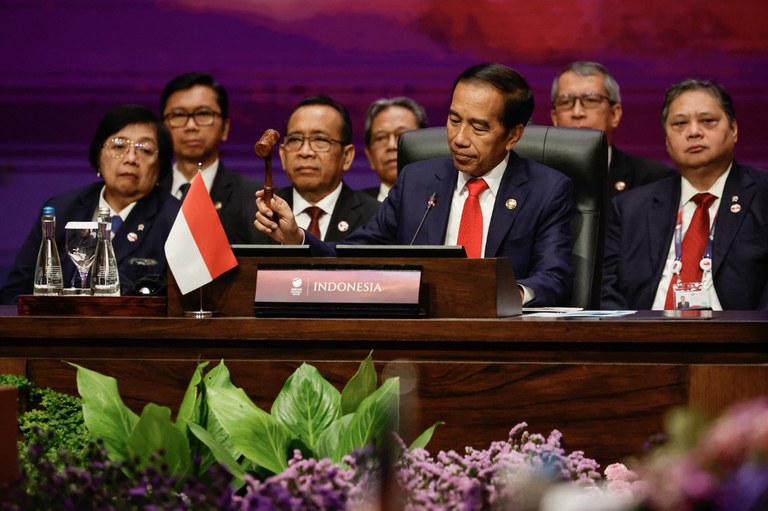 အင်ဒိုနီးရှားသမ္မတ ဂျိုကို ဝီဒိုဒိုသည် အာဆီယံ ထိပ်သီးအစည်းအဝေး မျက်နှာစုံညီ အစည်းအဝေးကို ၂၀၂၃ ခုနှစ် စက်တင်ဘာလ ၅ ရက်နေ့တွင် ဖွင့်လှစ်နေစဉ်။ (Photo: AFP)