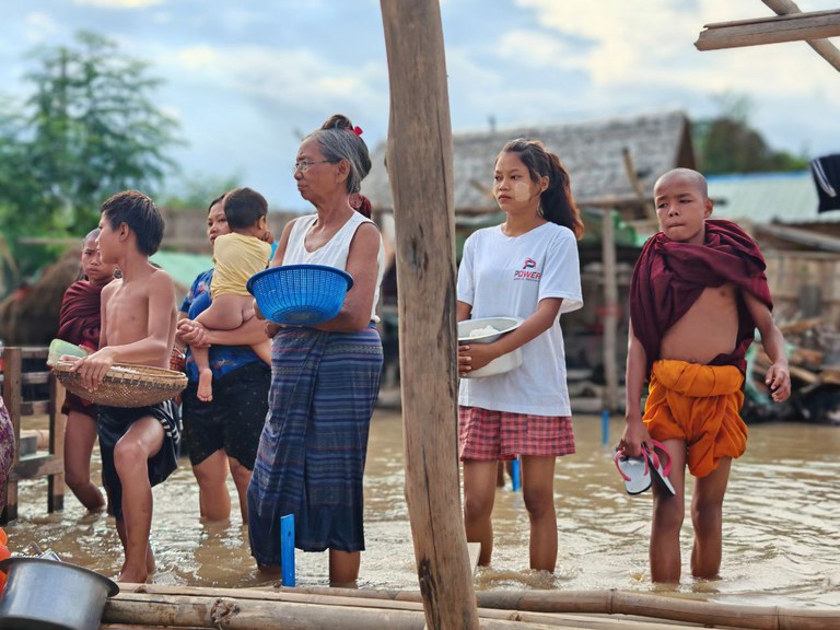 စစ်ကိုင်းတိုင်း၊ ဆားလင်းကြီးမြို့နယ်အတွင်း ရေကြီးနေသည်အား ၂၀၂၄ ခုနှစ်၊ ဇူလိုင်လ ၁၂ ရက်နေ့က တွေ့ရစဉ်။ (အညာပစ်တိုင်းထောင်လေးများအဖွဲ့ ဓာတ်ပုံ)