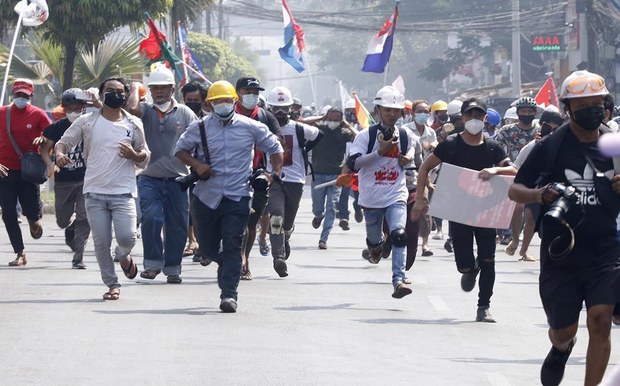 သတင်းမီဒီယာသမားတွေရဲ့ မိသားစုဝင်တွေ အသက်အန္တရာယ် ခြိမ်းခြောက်ခံနေရ သတင်းမီဒီယာသမားတွေရဲ့ မိသားစုဝင်တွေ အသက်အန္တရာယ် ခြိမ်းခြောက်ခံနေရ
