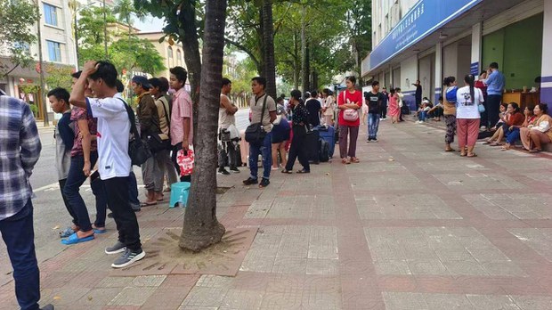 တရုတ်နယ်စပ်မှာ မြန်မာရွှေ့ပြောင်းလုပ်သားတွေ ပိုမိုဖမ်းဆီးခံရ တရုတ်နယ်စပ်မှာ မြန်မာရွှေ့ပြောင်းလုပ်သားတွေ ပိုမိုဖမ်းဆီးခံရ