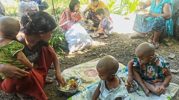 ဆောင်းရာသီမှာ စစ်ဘေးဒုက္ခသည်တွေ ဖျားနာပြီး သေဆုံးတဲ့အထိ ရှိလာ ဆောင်းရာသီမှာ စစ်ဘေးဒုက္ခသည်တွေ ဖျားနာပြီး သေဆုံးတဲ့အထိ ရှိလာ