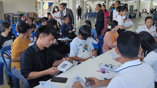 ထိုင်းရောက် မြန်မာ ရွှေ့ပြောင်းလုပ်သားတွေ CI လက်မှတ် လျှောက်ထားမှု အချိန်ပိုပေးဖို့လို ထိုင်းရောက် မြန်မာ ရွှေ့ပြောင်းလုပ်သားတွေ CI လက်မှတ် လျှောက်ထားမှု အချိန်ပိုပေးဖို့လို