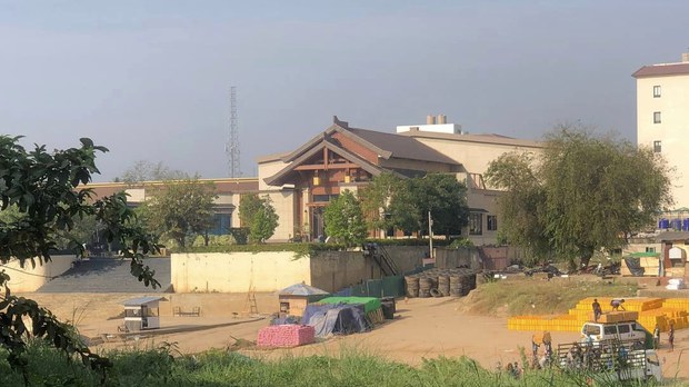 မြဝတီမြို့က အွန်လိုင်းငွေလိမ်လုပ်ငန်းတွေမှာ ပိတ်လှောင်ခံထားရသူတွေရှိနေ မြဝတီမြို့က အွန်လိုင်းငွေလိမ်လုပ်ငန်းတွေမှာ ပိတ်လှောင်ခံထားရသူတွေရှိနေ