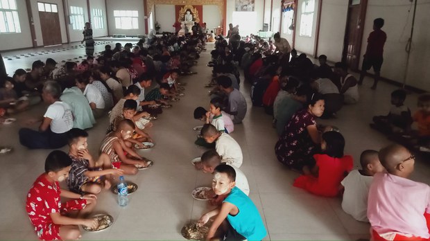 မြဝတီမြို့က စစ်ဘေးဒုက္ခသည်တွေ စားသောက်ရေးခက်ခဲနေ မြဝတီမြို့က စစ်ဘေးဒုက္ခသည်တွေ စားသောက်ရေးခက်ခဲနေ